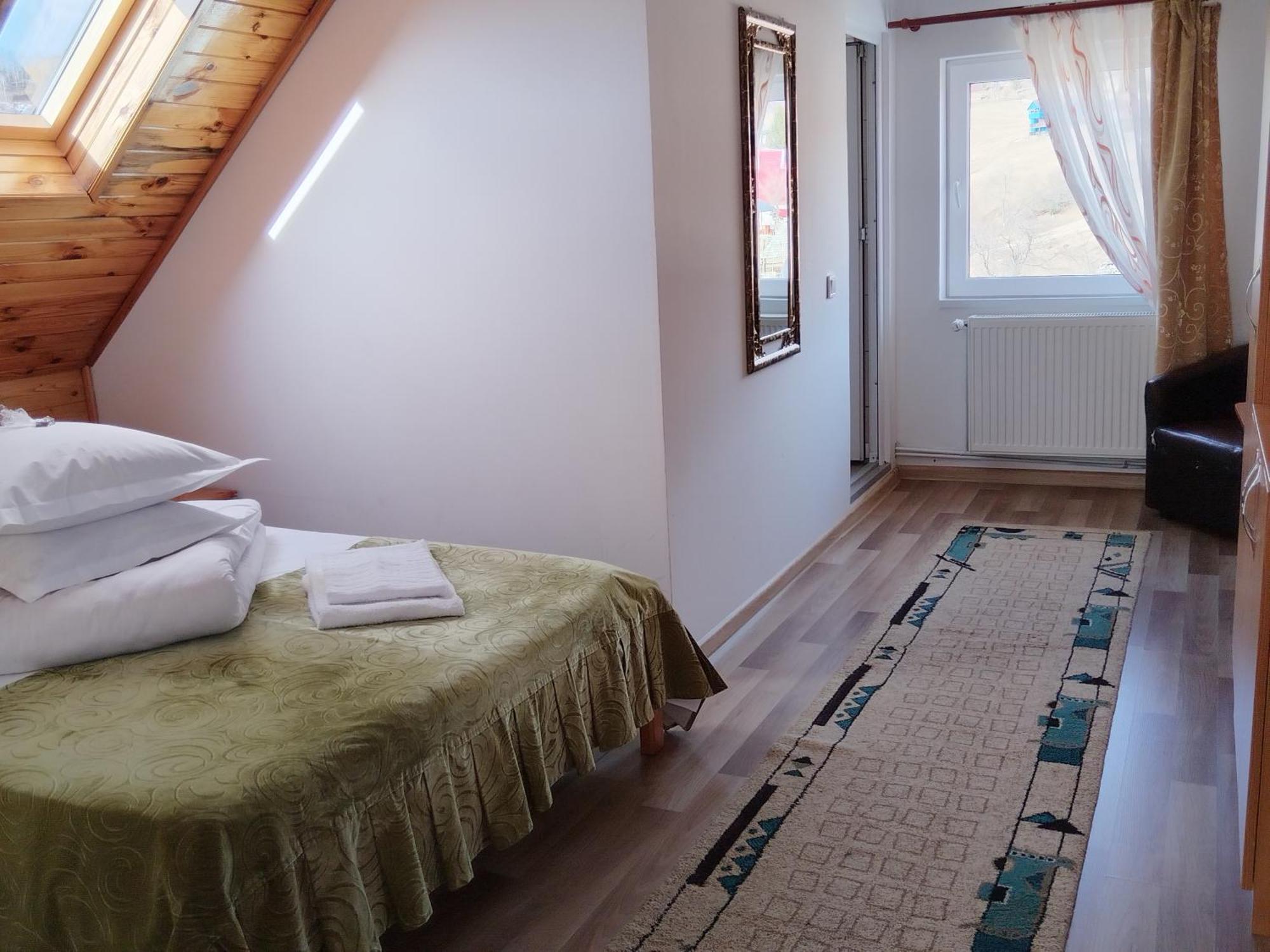 Garofita Pietrei Craiului Hotel Pestera  Ngoại thất bức ảnh